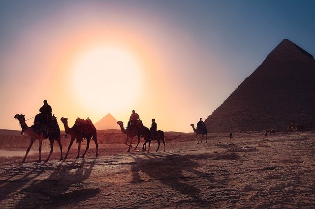 Camel Ride through the Pyramids – Excursions in the Cairo Desert