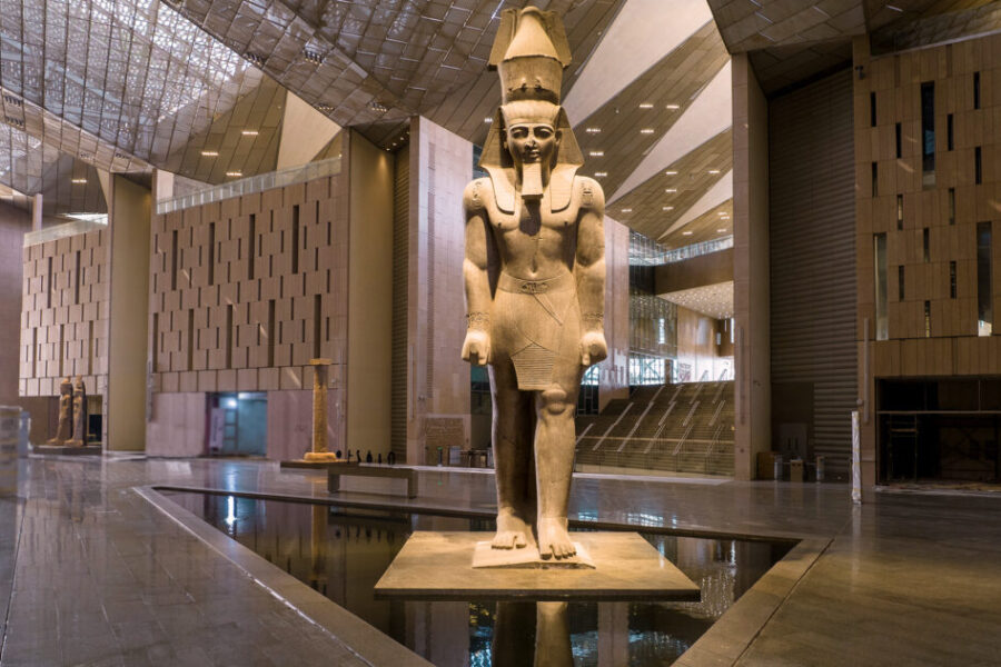 Tour privato al Cairo in aereo da El Gouna – Piramidi e Museo