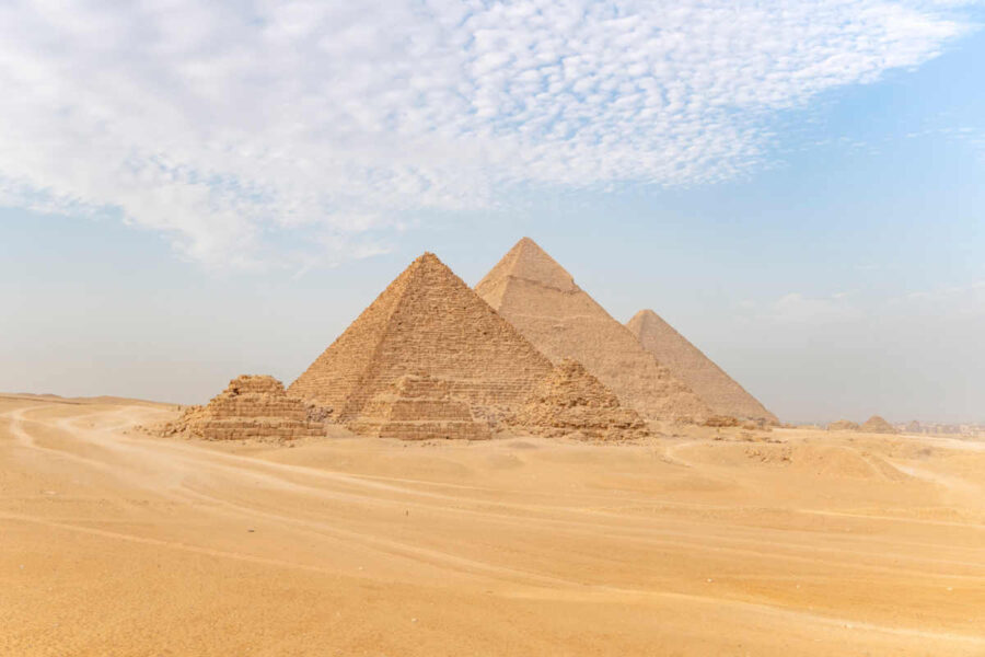 Tour privato al Cairo in aereo da El Gouna – Piramidi e Museo