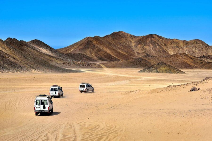 Super safari in jeep a Port Ghalib con quad e cammello