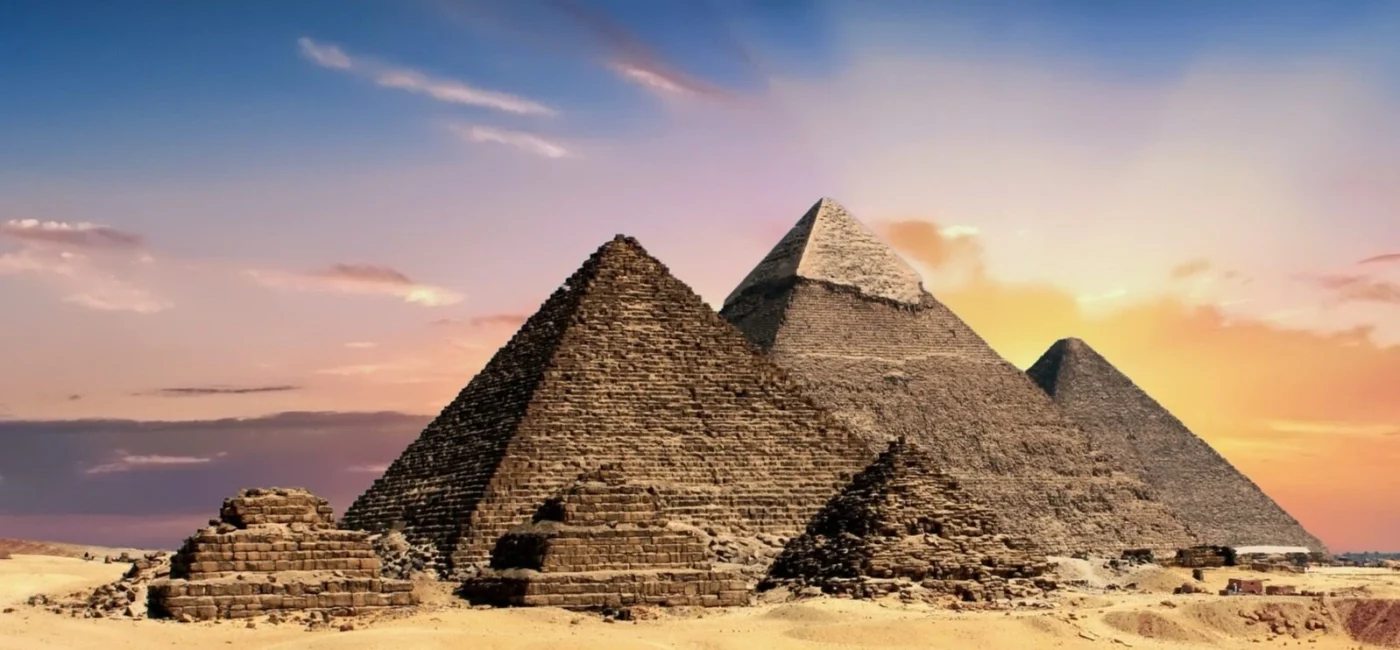 pyramids-gac5a29b33_1920-e1682947846171